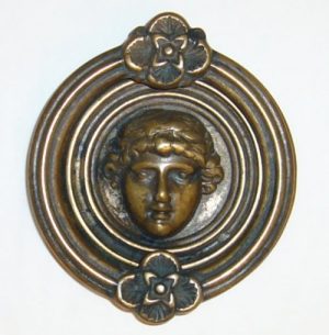 battiporta con viso femminile in ottone bronzato -door knocker with female face