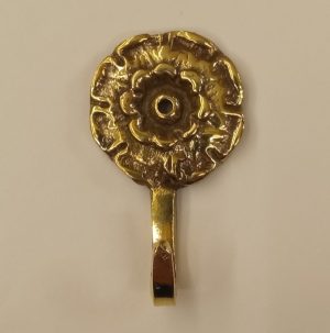 T011 gancio con rosetta -hook with ornamental rosette