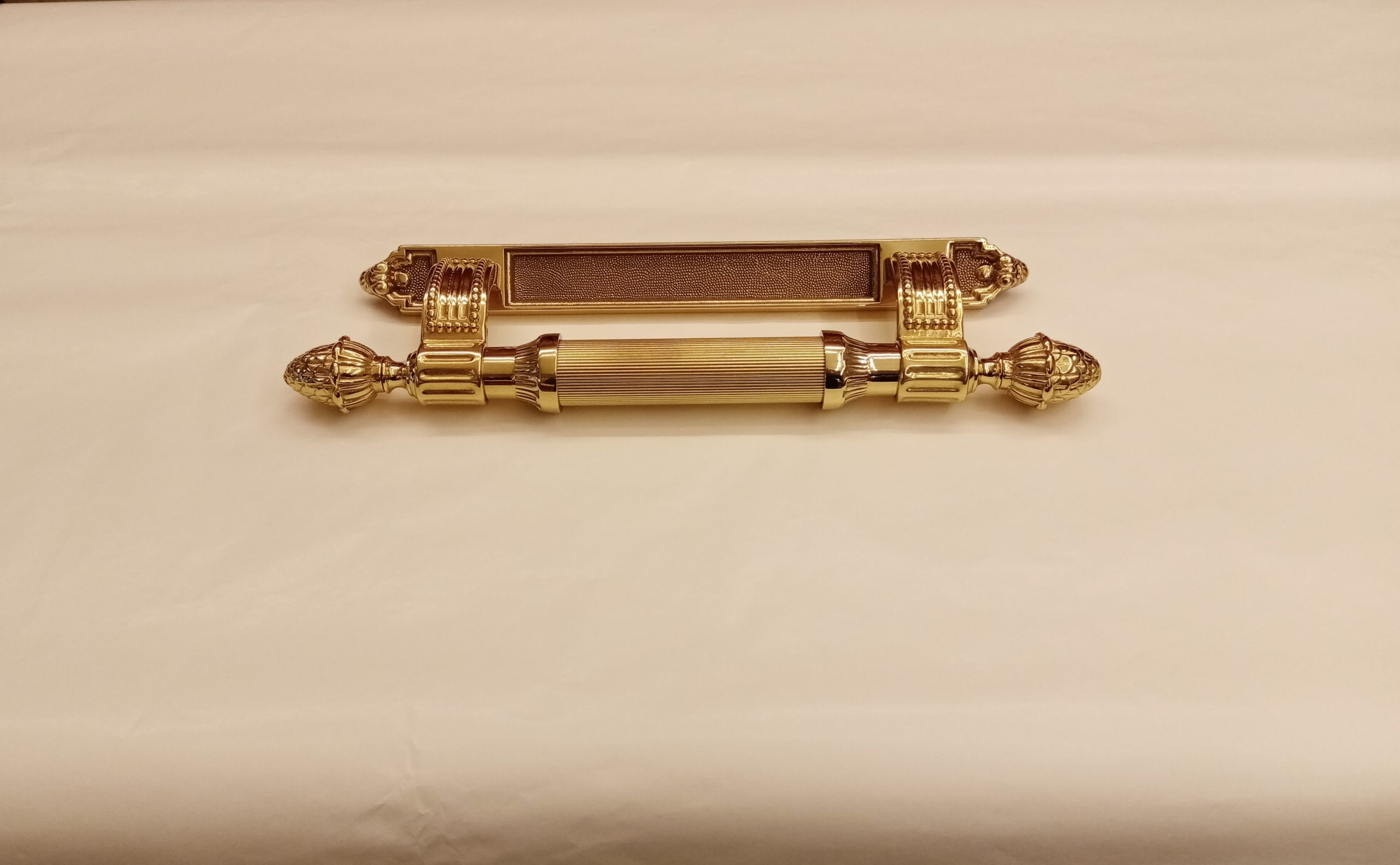 maniglione con piastra e pigne - brass door pull handle