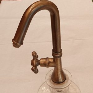 rubinetto con canna alta girevole - tap with high swivel spout