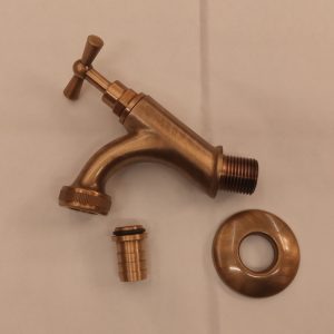 piccolo rubinetto inclinato da giardino - small inclined tap in burnished brass