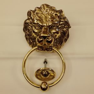 battiporta leone con anello tondo -lion knocker with round ring