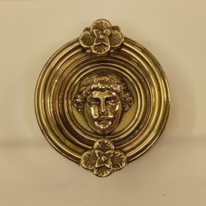 battiporta con viso femminile in ottone lucido -door knocker with female face